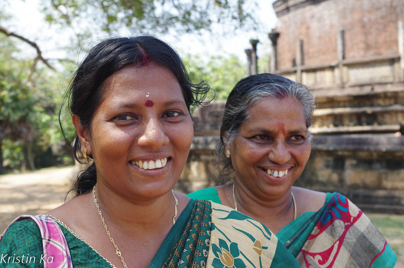 Femmes souriantes en Sari